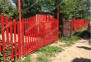 Забор евроштакетник горокой в Новосибирске цвет рубин